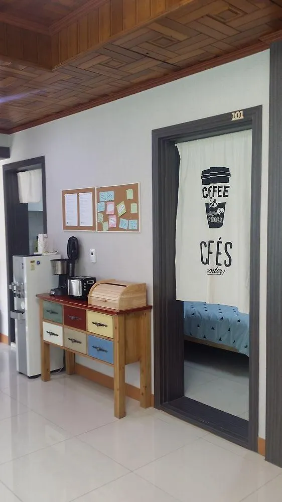 Wooju House Hotel Seoul 2*,